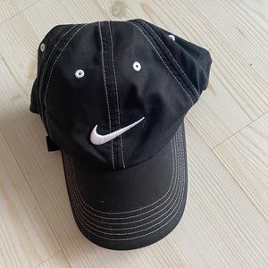 Black nike hat